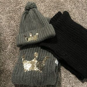 Used Disney hat and scarf set + black scarf